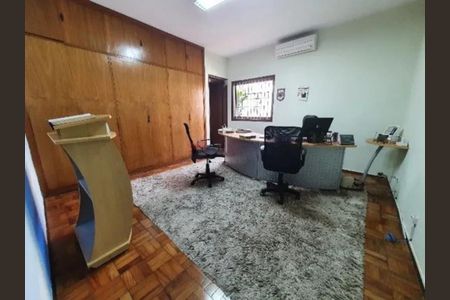 Casa à venda com 320m², 4 quartos e 6 vagas