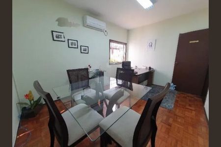 Casa à venda com 320m², 4 quartos e 6 vagas