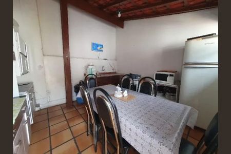 Casa à venda com 320m², 4 quartos e 6 vagas