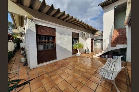 Casa à venda com 320m², 4 quartos e 6 vagas