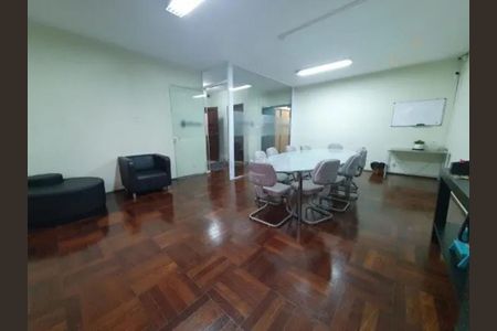 Casa à venda com 320m², 4 quartos e 6 vagas