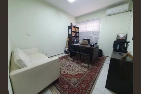 Casa à venda com 320m², 4 quartos e 6 vagas
