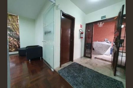 Casa à venda com 320m², 4 quartos e 6 vagas