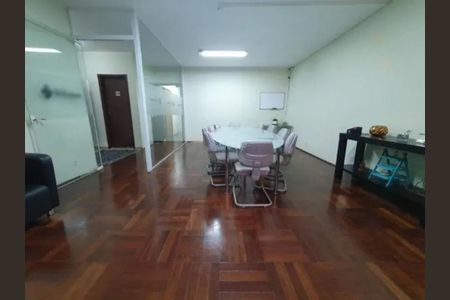 Casa à venda com 320m², 4 quartos e 6 vagas