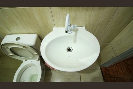 Casa à venda com 70m², 2 quartos e sem vaga Casa à venda com 70m², 2 quartos e sem vagaBanheiro