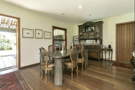 Casa à venda com 380m², 4 quartos e 3 vagas