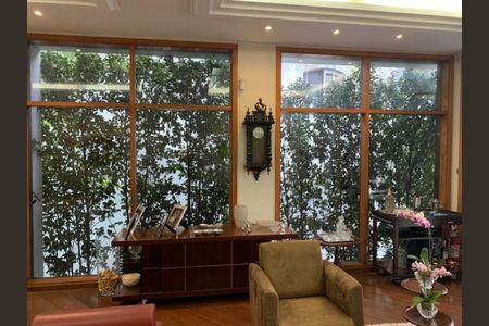 Casa à venda com 594m², 5 quartos e 6 vagas