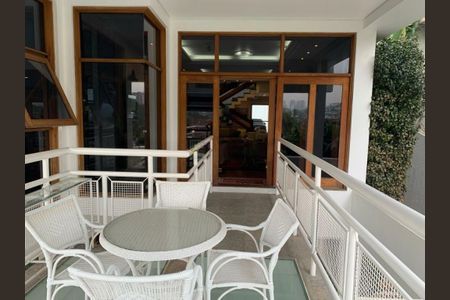 Casa à venda com 594m², 5 quartos e 6 vagas