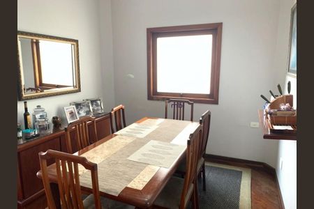 Casa à venda com 594m², 5 quartos e 6 vagas