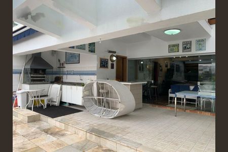 Casa à venda com 594m², 5 quartos e 6 vagas