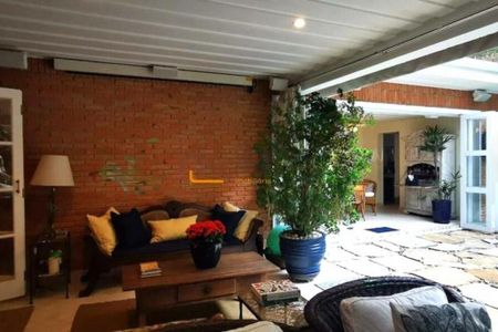 Casa à venda com 363m², 4 quartos e 6 vagas