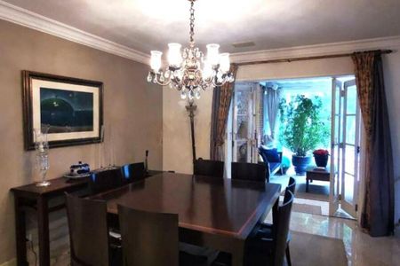 Casa à venda com 363m², 4 quartos e 6 vagas