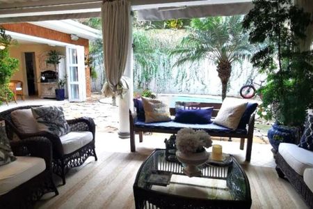 Casa à venda com 363m², 4 quartos e 6 vagas