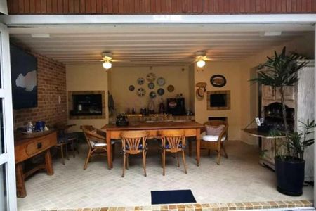 Casa à venda com 363m², 4 quartos e 6 vagas