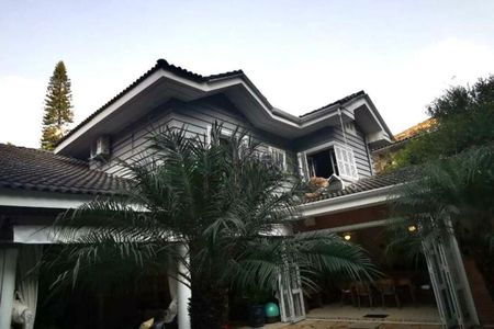 Casa à venda com 363m², 4 quartos e 6 vagas