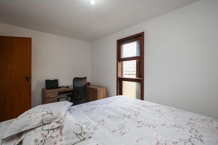 Casa à venda com 223m², 5 quartos e 4 vagas Casa à venda com 223m², 5 quartos e 4 vagasQuarto 2