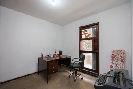 Casa à venda com 223m², 5 quartos e 4 vagas Casa à venda com 223m², 5 quartos e 4 vagasQuarto 4