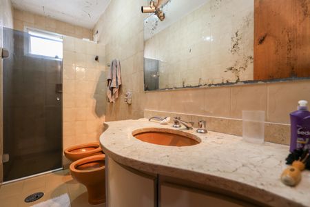 Casa à venda com 223m², 5 quartos e 4 vagas Casa à venda com 223m², 5 quartos e 4 vagasBanheiro Social 2