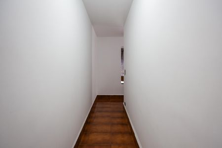 Casa à venda com 223m², 5 quartos e 4 vagas Casa à venda com 223m², 5 quartos e 4 vagasCorredor