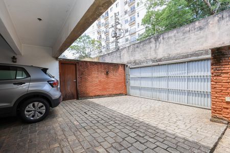 Casa à venda com 223m², 5 quartos e 4 vagas Casa à venda com 223m², 5 quartos e 4 vagasGaragem