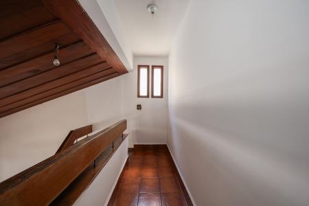 Casa à venda com 223m², 5 quartos e 4 vagas Casa à venda com 223m², 5 quartos e 4 vagasCorredor