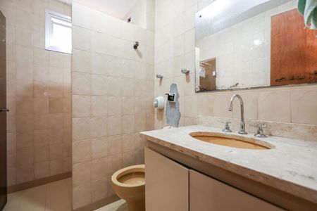 Casa à venda com 223m², 5 quartos e 4 vagas Casa à venda com 223m², 5 quartos e 4 vagasBanheiro Social