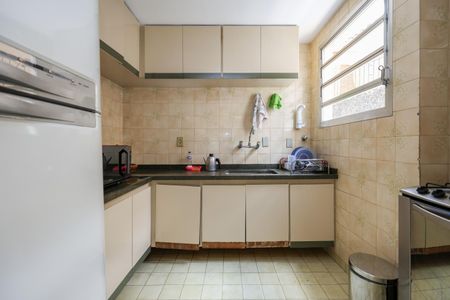 Casa à venda com 223m², 5 quartos e 4 vagas Casa à venda com 223m², 5 quartos e 4 vagasCozinha