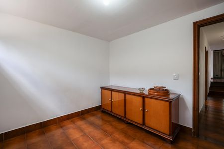Casa à venda com 223m², 5 quartos e 4 vagas Casa à venda com 223m², 5 quartos e 4 vagasCopa