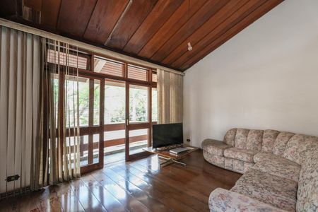 Casa à venda com 223m², 5 quartos e 4 vagas Casa à venda com 223m², 5 quartos e 4 vagasSala