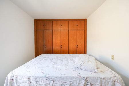 Casa à venda com 223m², 5 quartos e 4 vagas Casa à venda com 223m², 5 quartos e 4 vagasQuarto 2