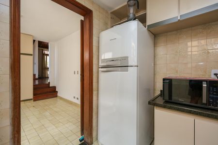 Casa à venda com 223m², 5 quartos e 4 vagas Casa à venda com 223m², 5 quartos e 4 vagasCozinha