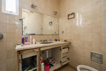 Casa à venda com 223m², 5 quartos e 4 vagas Casa à venda com 223m², 5 quartos e 4 vagasBanheiro da Suíte