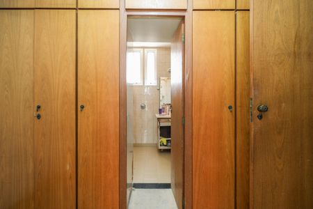 Casa à venda com 223m², 5 quartos e 4 vagas Casa à venda com 223m², 5 quartos e 4 vagasSuíte