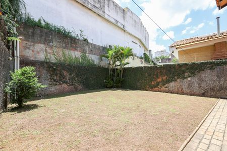Casa à venda com 223m², 5 quartos e 4 vagas Casa à venda com 223m², 5 quartos e 4 vagasÁrea externa