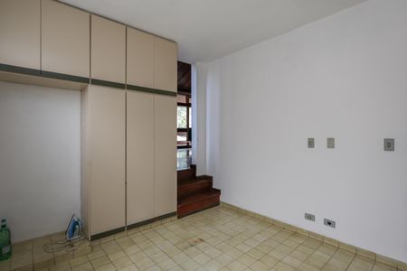 Casa à venda com 223m², 5 quartos e 4 vagas Casa à venda com 223m², 5 quartos e 4 vagasCopa