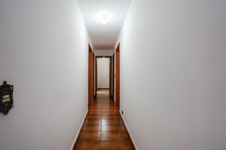 Casa à venda com 223m², 5 quartos e 4 vagas Casa à venda com 223m², 5 quartos e 4 vagasCorredor