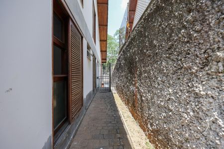 Casa à venda com 223m², 5 quartos e 4 vagas Casa à venda com 223m², 5 quartos e 4 vagasÁrea externa