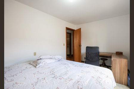 Casa à venda com 223m², 5 quartos e 4 vagas Casa à venda com 223m², 5 quartos e 4 vagasQuarto 2