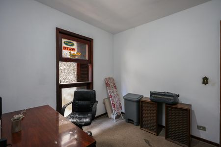 Casa à venda com 223m², 5 quartos e 4 vagas Casa à venda com 223m², 5 quartos e 4 vagasQuarto 4