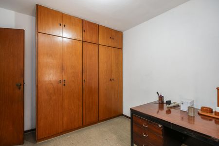 Casa à venda com 223m², 5 quartos e 4 vagas Casa à venda com 223m², 5 quartos e 4 vagasQuarto 4