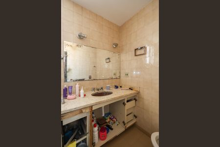 Casa à venda com 223m², 5 quartos e 4 vagas Casa à venda com 223m², 5 quartos e 4 vagasBanheiro da Suíte