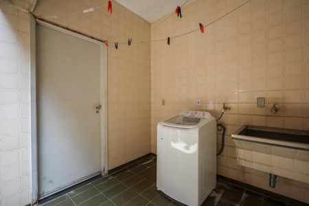 Casa à venda com 223m², 5 quartos e 4 vagas Casa à venda com 223m², 5 quartos e 4 vagasÁrea de Serviço