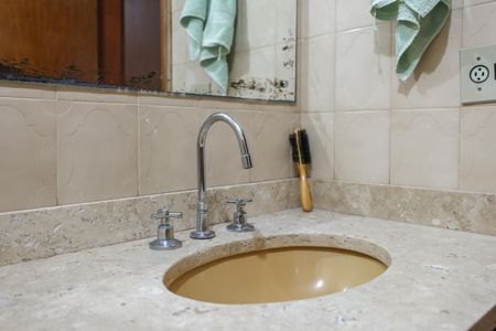 Casa à venda com 223m², 5 quartos e 4 vagas Casa à venda com 223m², 5 quartos e 4 vagasBanheiro Social