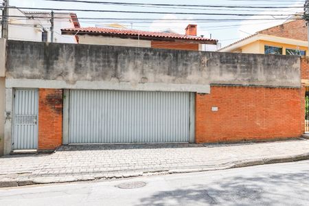 Casa à venda com 223m², 5 quartos e 4 vagas Casa à venda com 223m², 5 quartos e 4 vagasFachada