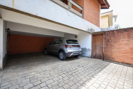 Casa à venda com 223m², 5 quartos e 4 vagas Casa à venda com 223m², 5 quartos e 4 vagasGaragem