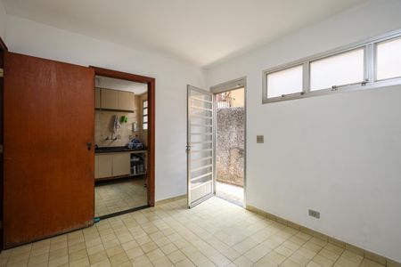 Casa à venda com 223m², 5 quartos e 4 vagas Casa à venda com 223m², 5 quartos e 4 vagasCopa