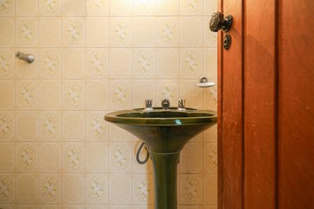 Casa à venda com 223m², 5 quartos e 4 vagas Casa à venda com 223m², 5 quartos e 4 vagasLavabo