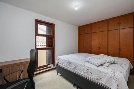 Casa à venda com 223m², 5 quartos e 4 vagas Casa à venda com 223m², 5 quartos e 4 vagasQuarto 2