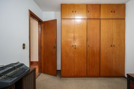 Casa à venda com 223m², 5 quartos e 4 vagas Casa à venda com 223m², 5 quartos e 4 vagasQuarto 4