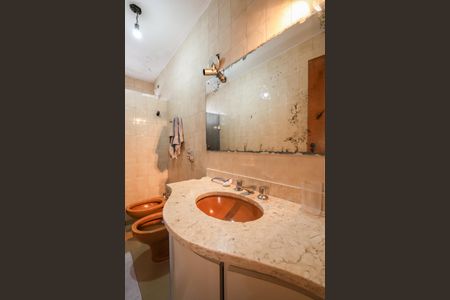 Casa à venda com 223m², 5 quartos e 4 vagas Casa à venda com 223m², 5 quartos e 4 vagasBanheiro Social 2